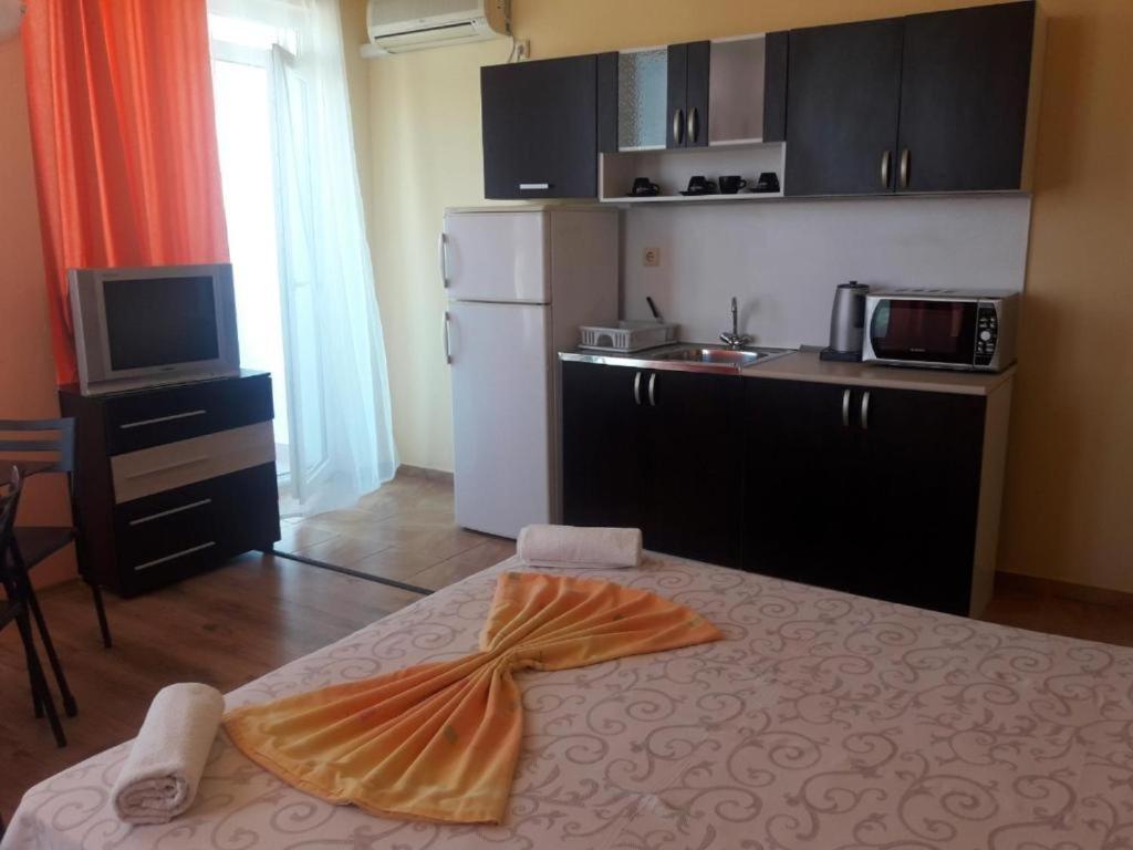 Denz Hotel Chernomorets Exterior foto