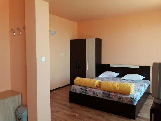 Denz Hotel Chernomorets Exterior foto