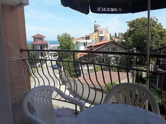 Denz Hotel Chernomorets Exterior foto