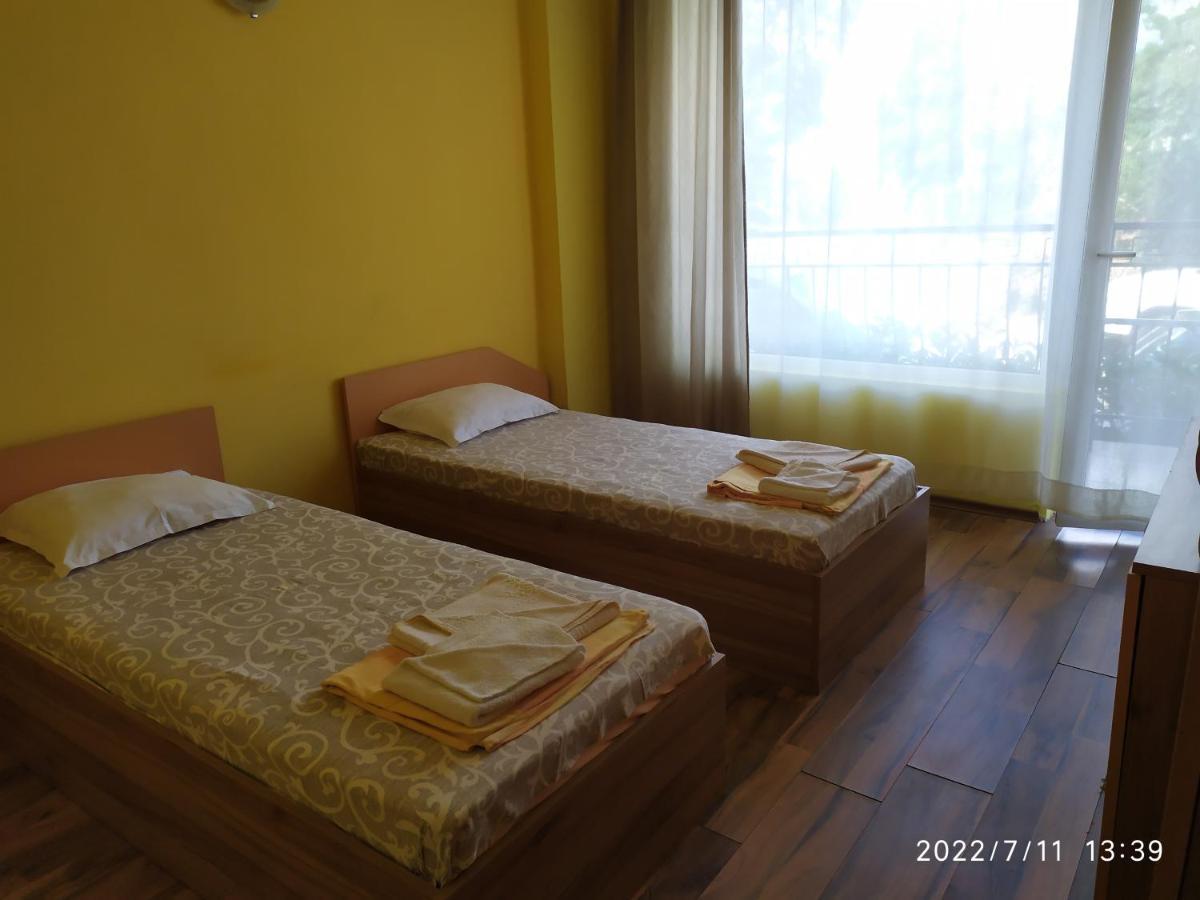 Denz Hotel Chernomorets Exterior foto