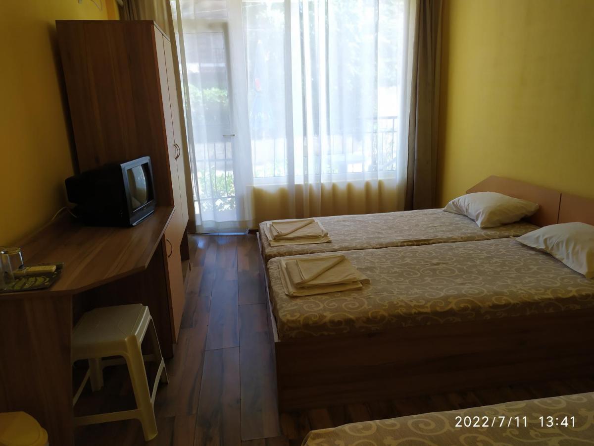 Denz Hotel Chernomorets Exterior foto