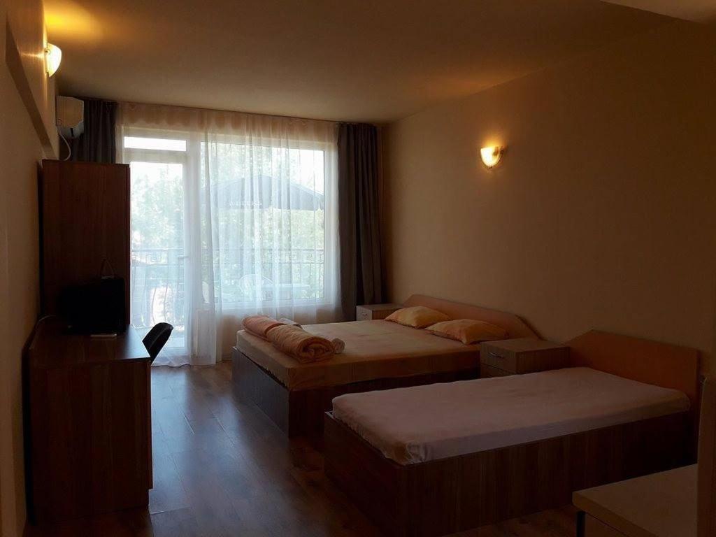 Denz Hotel Chernomorets Exterior foto