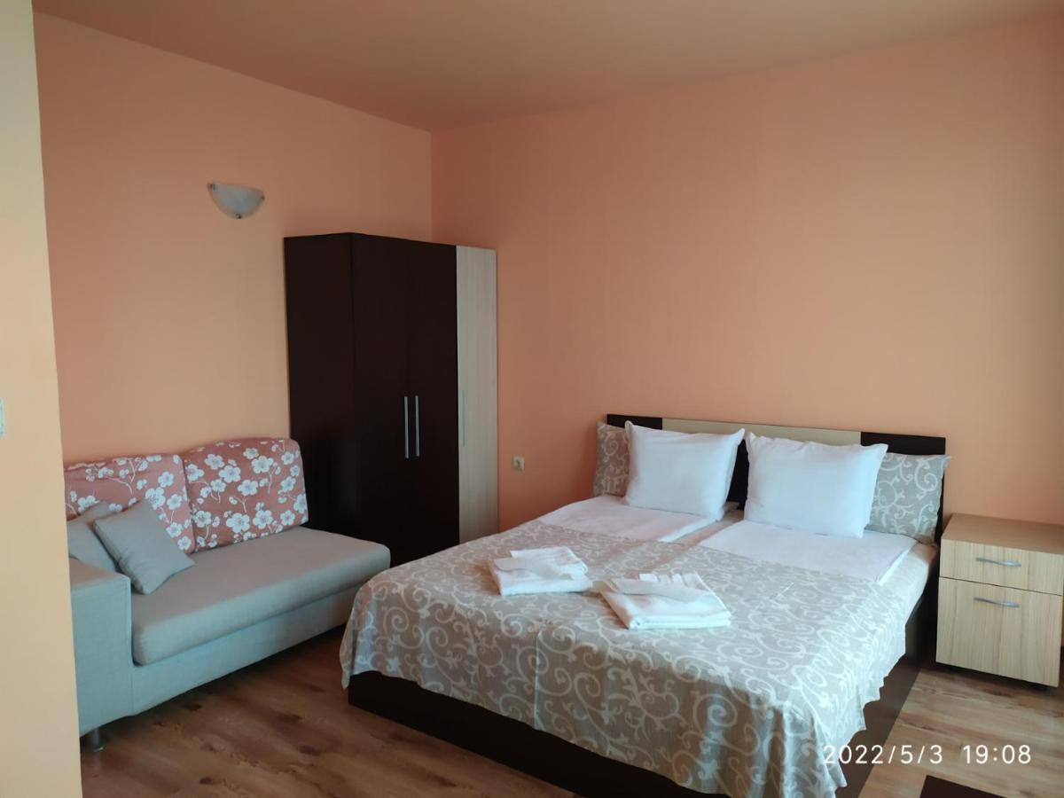 Denz Hotel Chernomorets Exterior foto